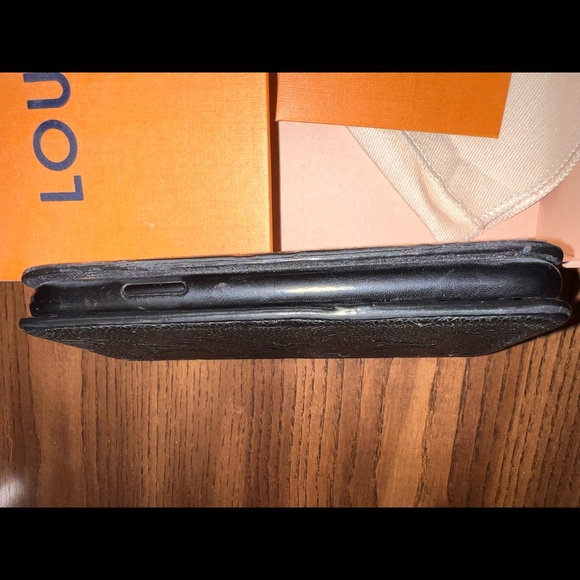 AUTHENTIC LOUIS VUITTON Black Leather IPHONE X case (Authentic) - Picture 9 of 13